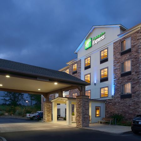 Holiday Inn Express Newport By Ihg Exterior photo