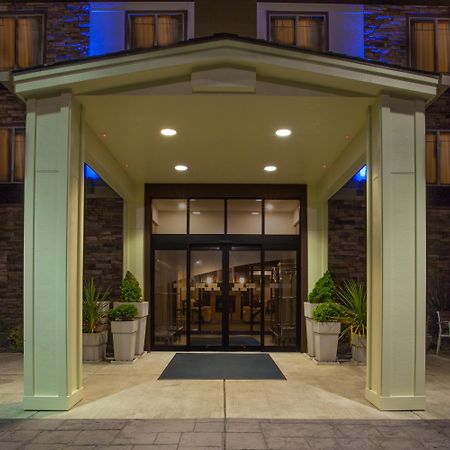 Holiday Inn Express Newport By Ihg Exterior photo