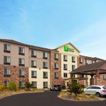 Holiday Inn Express Newport By Ihg Exterior photo
