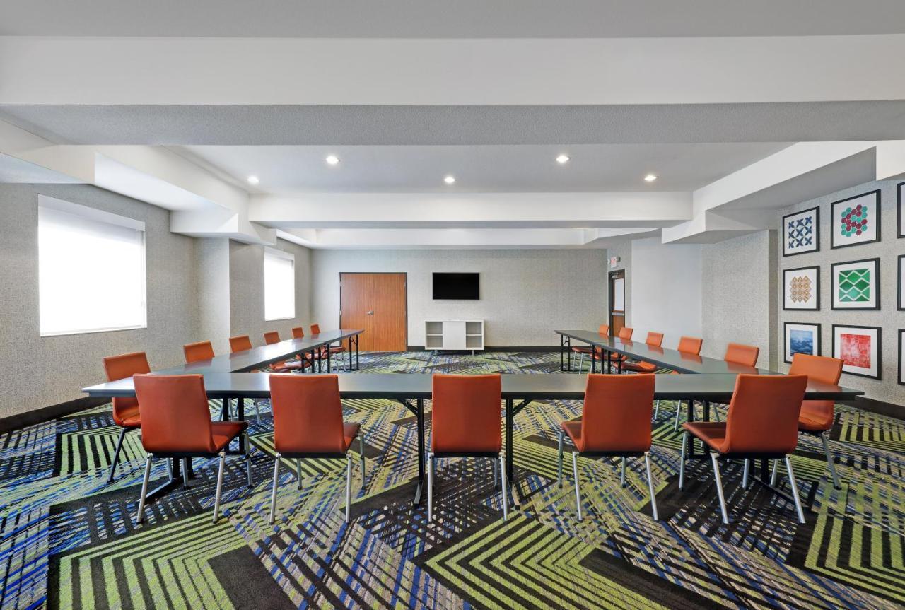 Holiday Inn Express Newport By Ihg Exterior photo