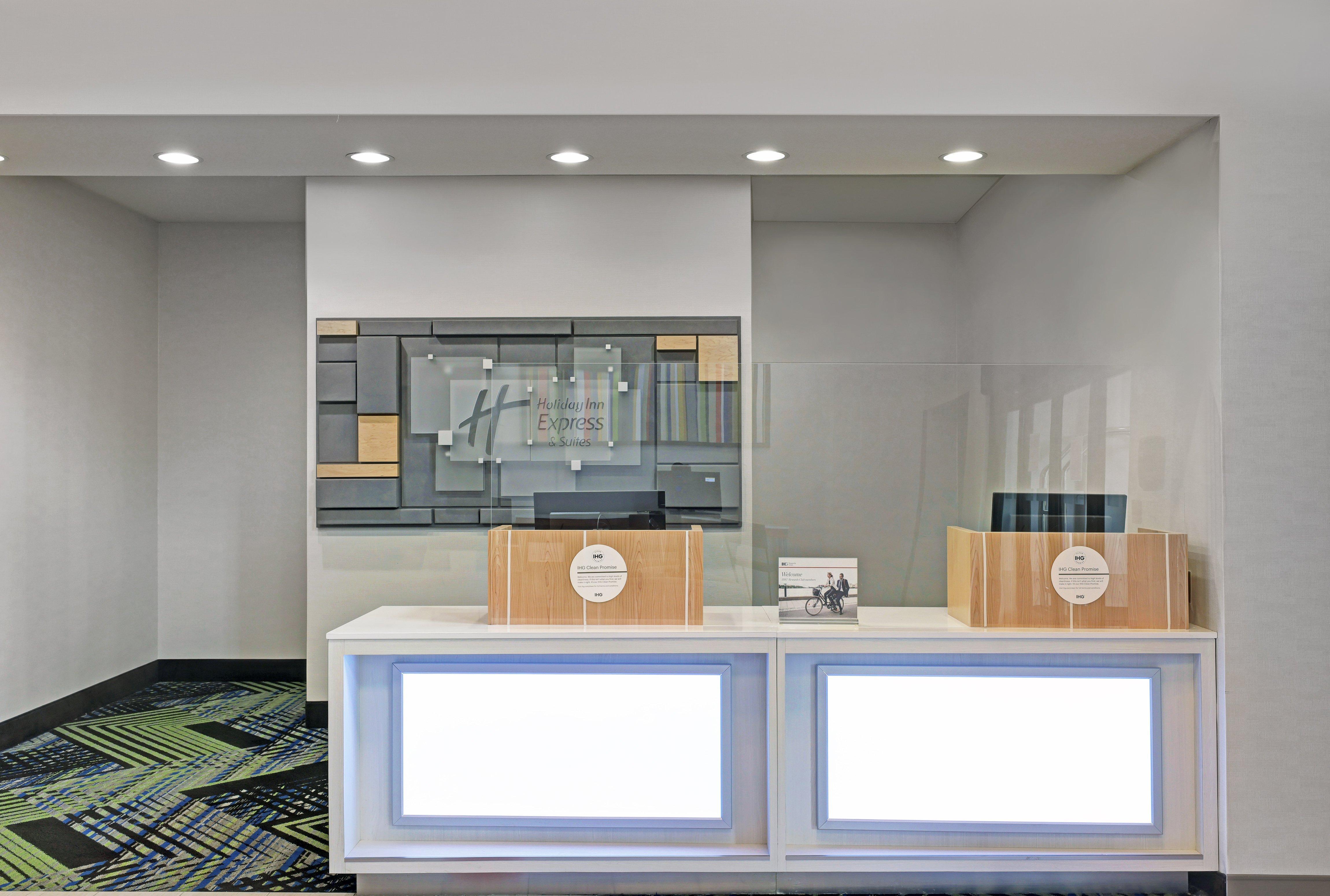 Holiday Inn Express Newport By Ihg Exterior photo