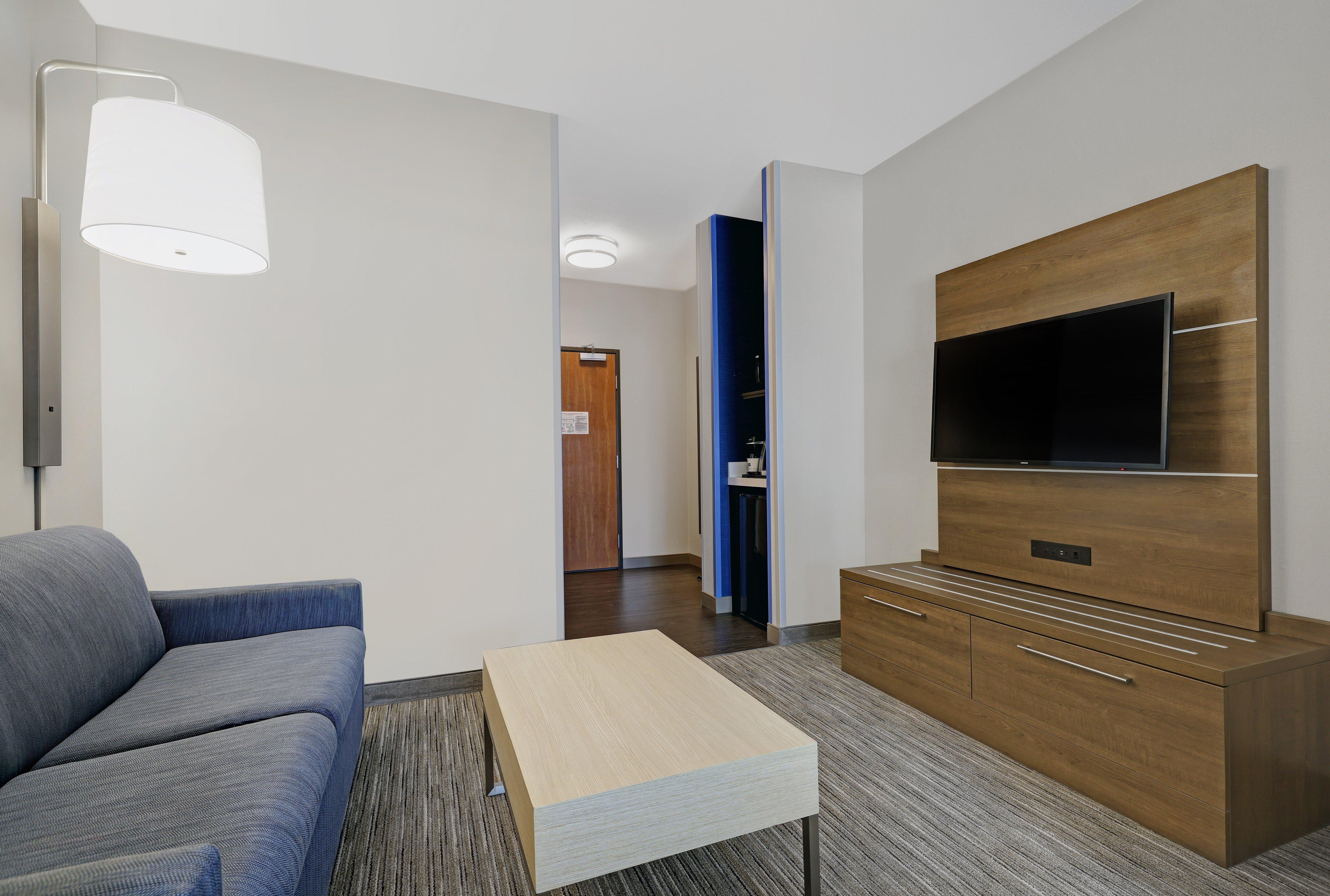 Holiday Inn Express Newport By Ihg Exterior photo