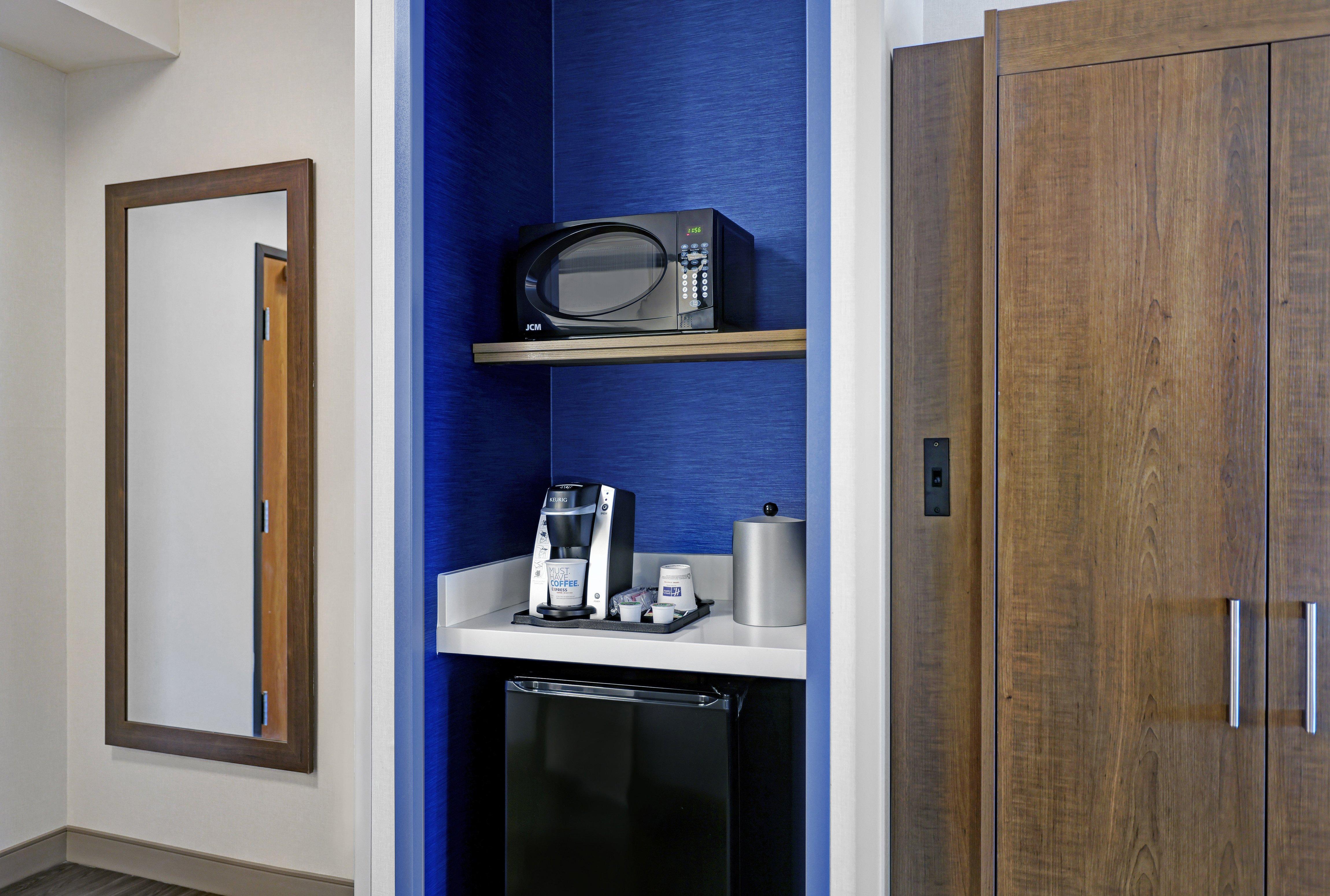 Holiday Inn Express Newport By Ihg Exterior photo