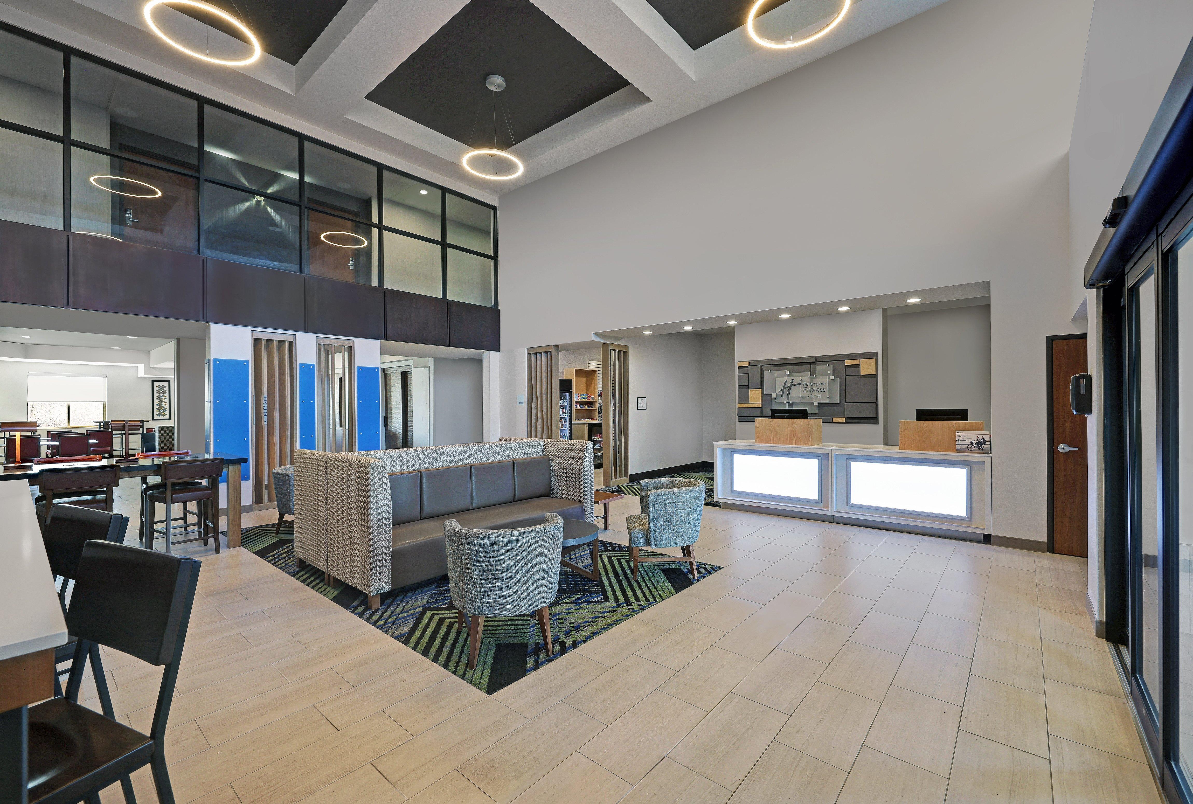 Holiday Inn Express Newport By Ihg Exterior photo