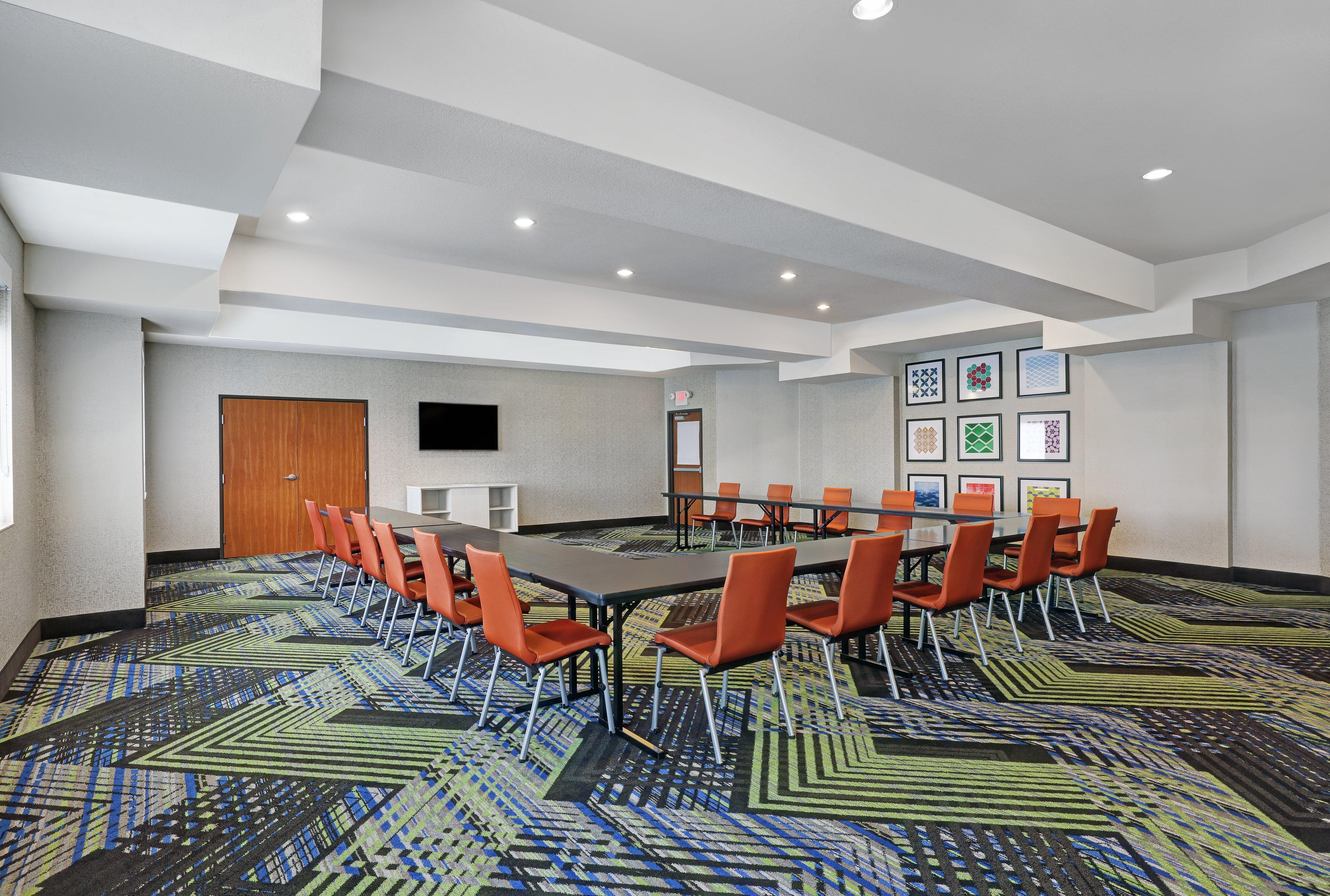 Holiday Inn Express Newport By Ihg Exterior photo