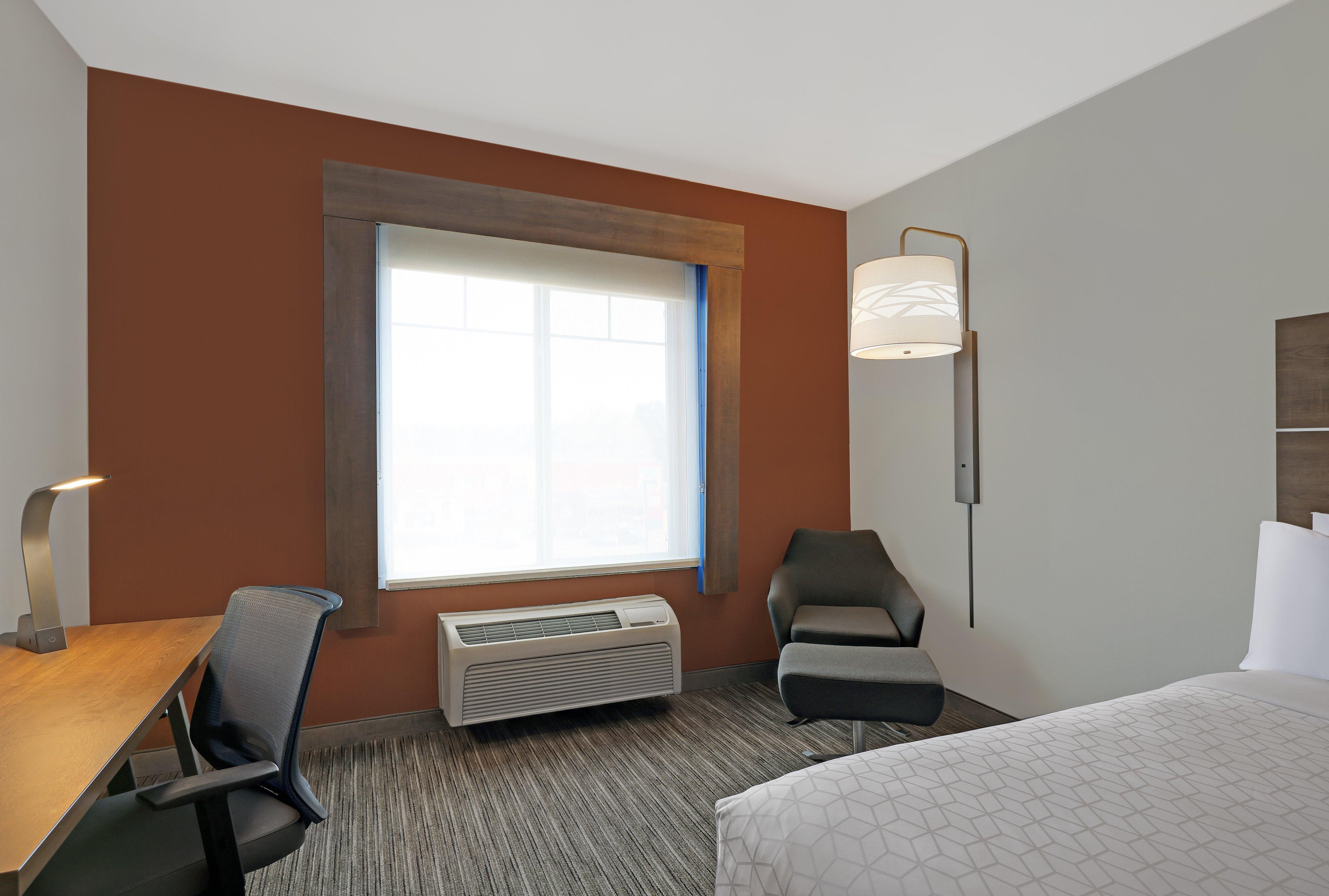 Holiday Inn Express Newport By Ihg Exterior photo