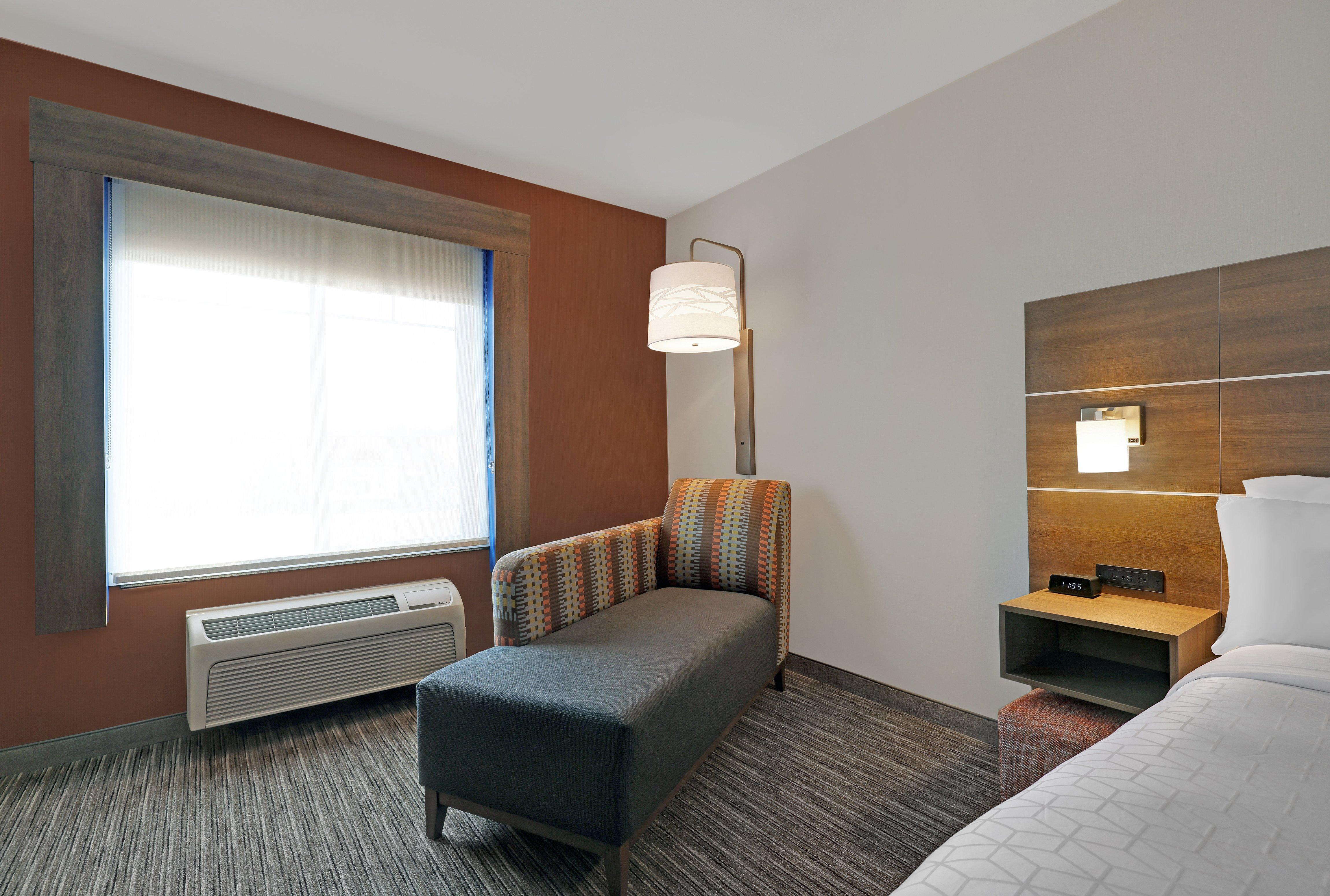 Holiday Inn Express Newport By Ihg Exterior photo