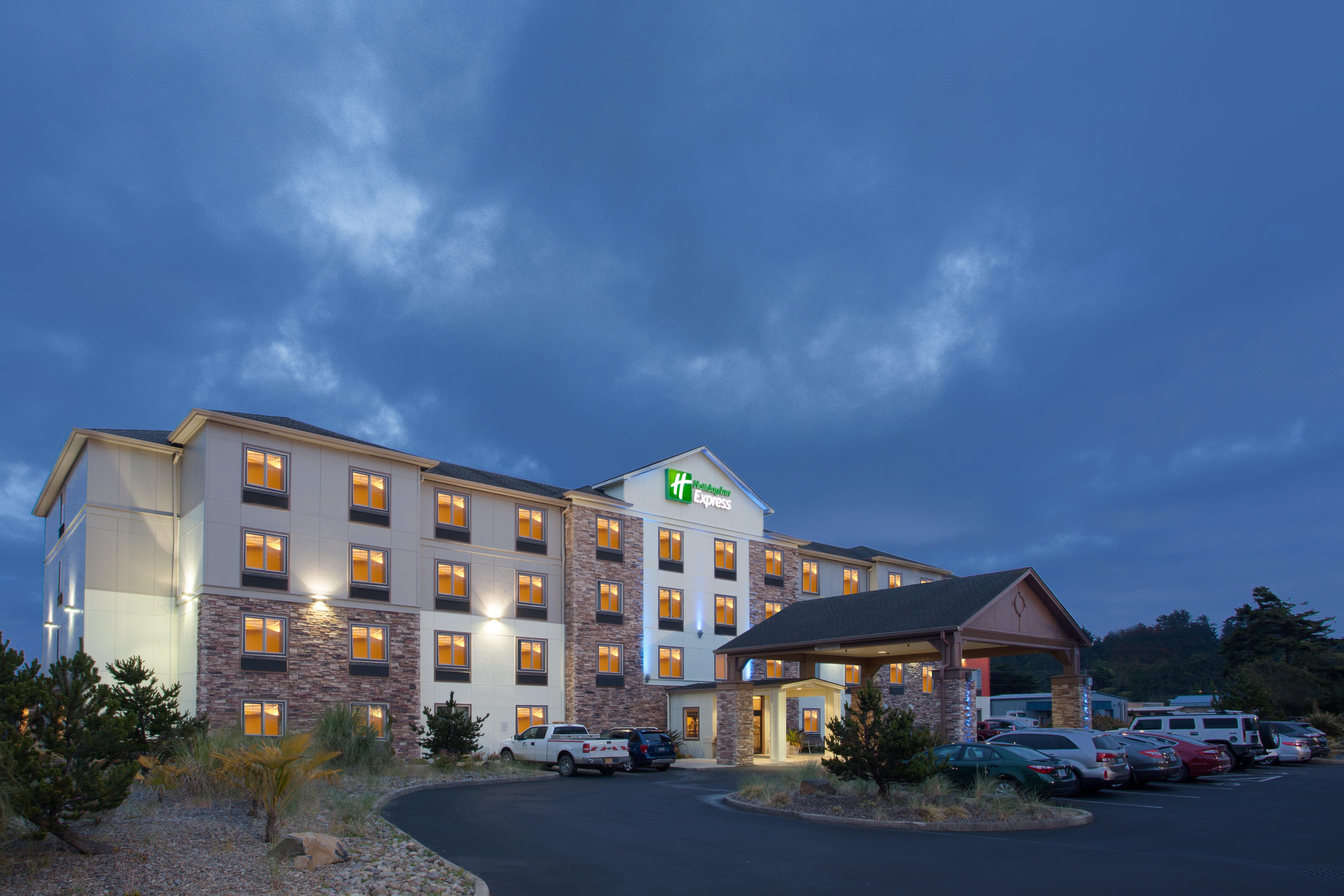 Holiday Inn Express Newport By Ihg Exterior photo