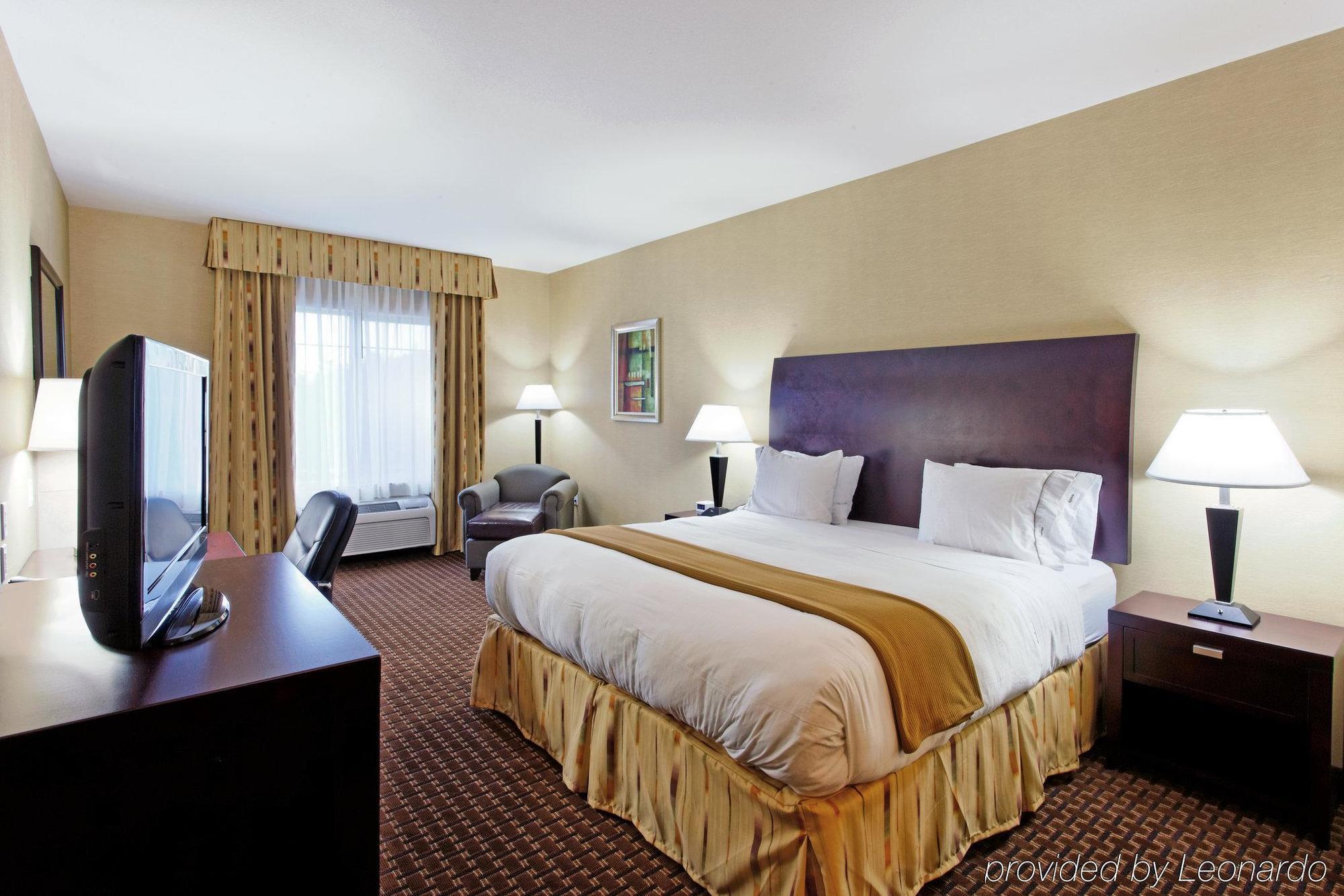 Holiday Inn Express Newport By Ihg Room photo