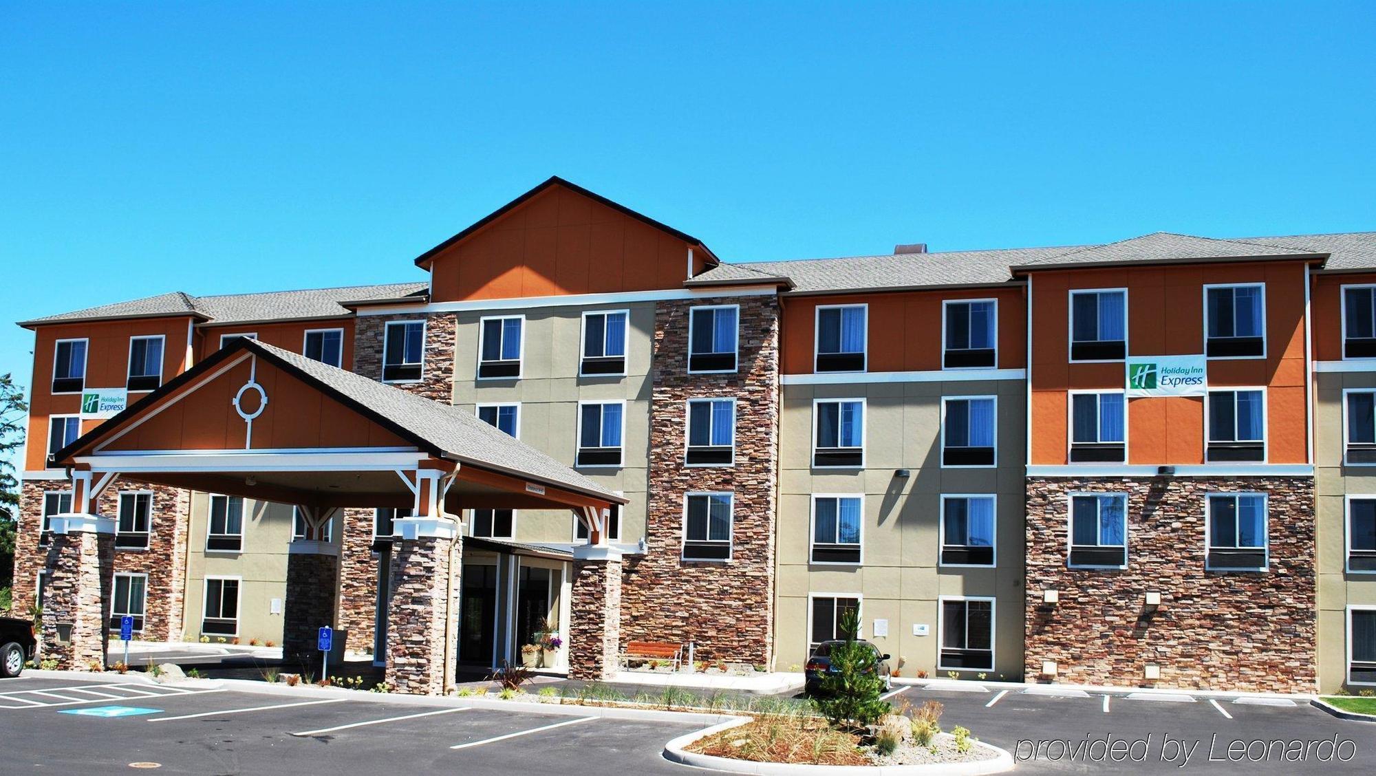 Holiday Inn Express Newport By Ihg Exterior photo