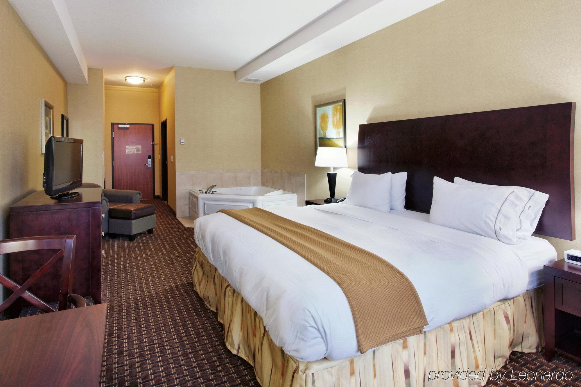 Holiday Inn Express Newport By Ihg Room photo