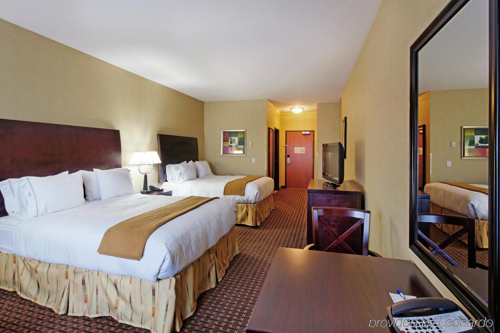 Holiday Inn Express Newport By Ihg Exterior photo