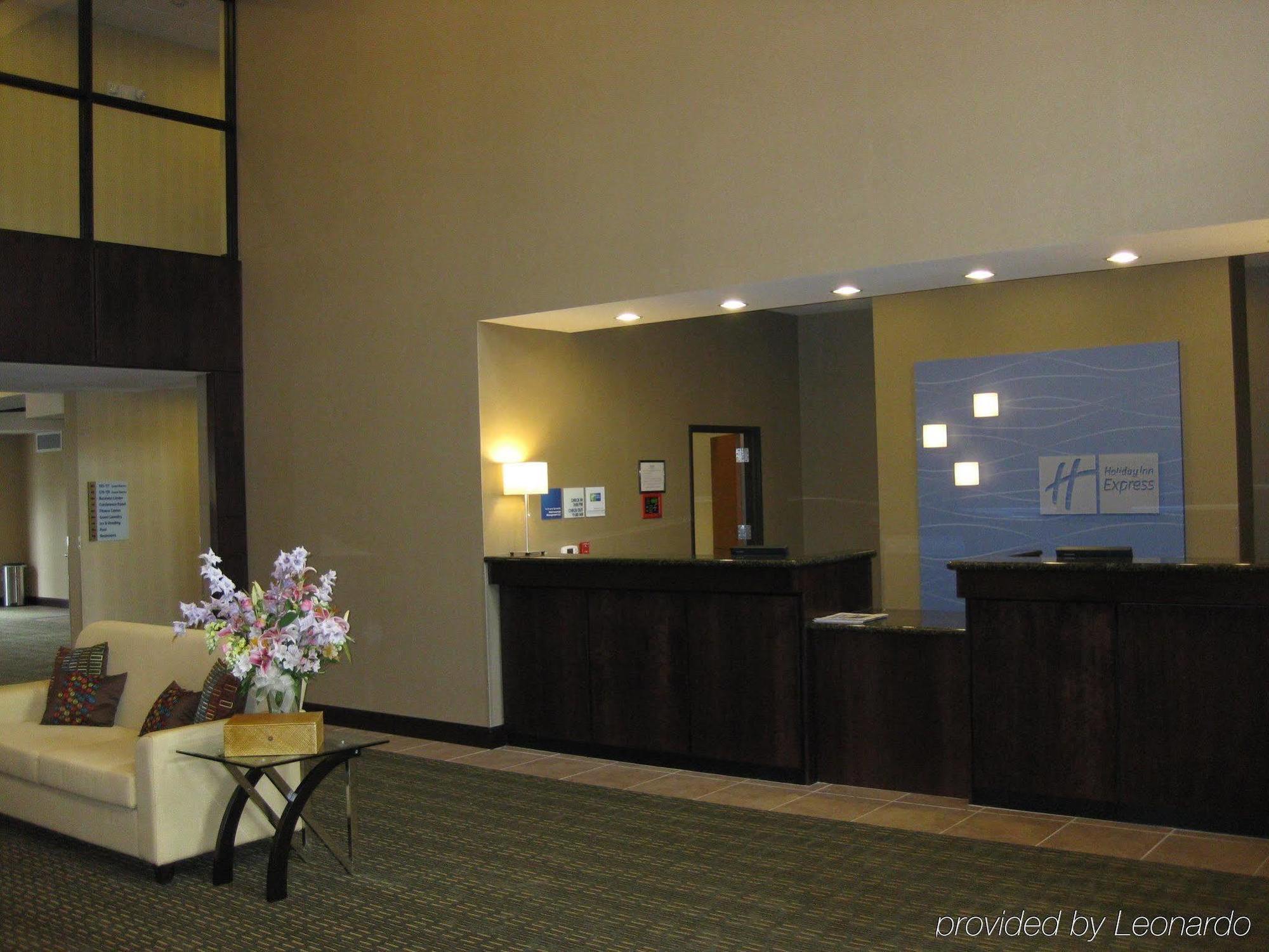 Holiday Inn Express Newport By Ihg Interior photo