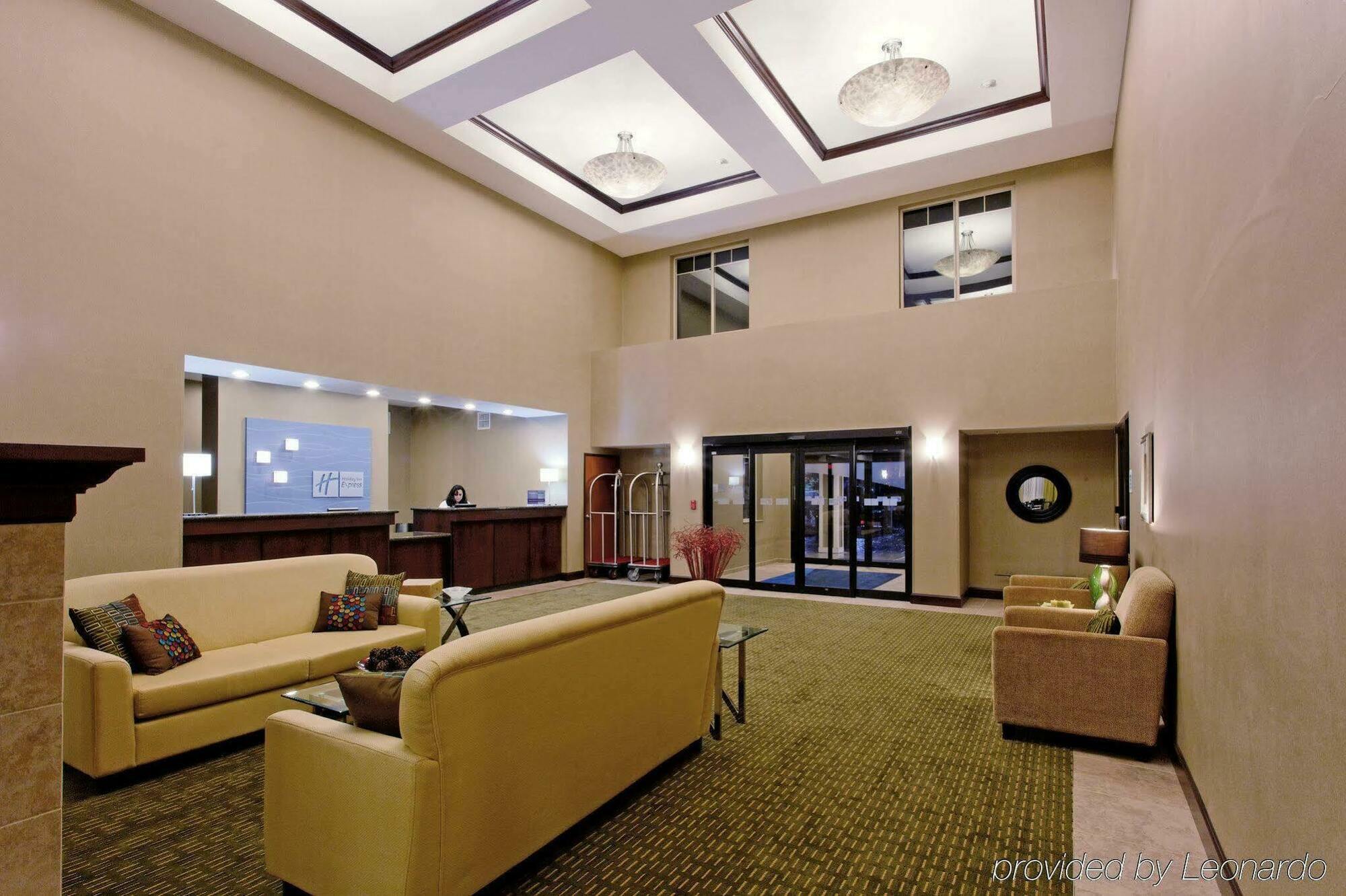 Holiday Inn Express Newport By Ihg Interior photo